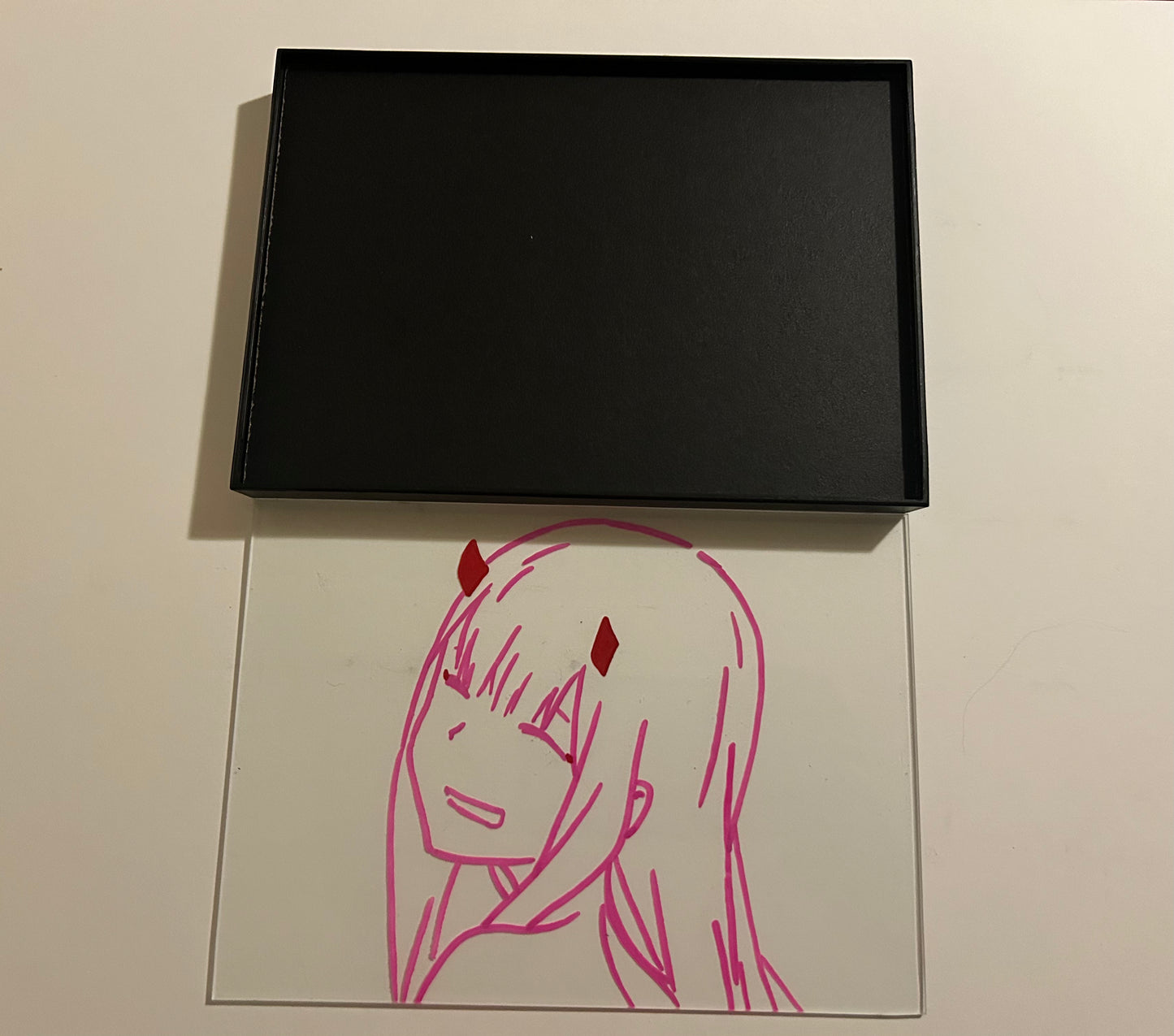 02 Outline Glass Art (Small)