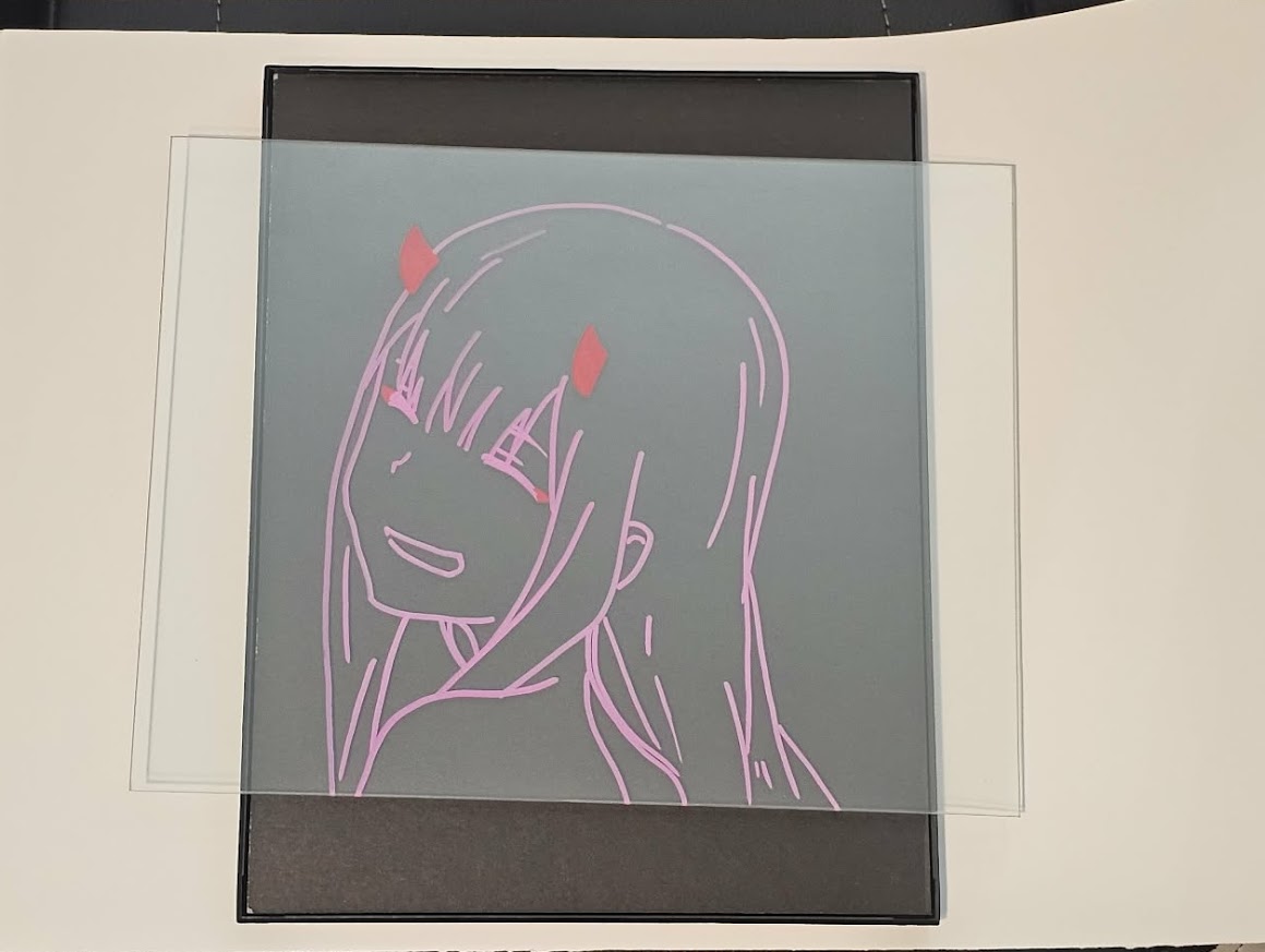 02 Outline Glass Art (Medium)